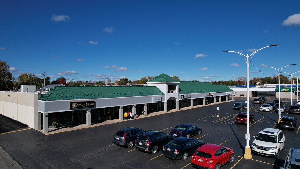 More Photos Of 2701 N Oneida St, Appleton Freestanding For Lease