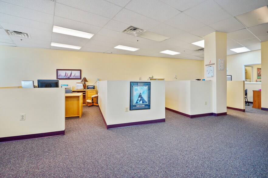 More Photos Of 4437 Brookfield Corporate Dr, Chantilly Office For Sale