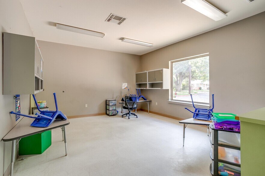 More Photos Of 905 Roberts Cut Off Rd, River Oaks Office For Sale