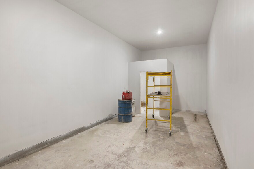 More Photos Of 2974-2996 Macarthur Blvd, Oakland Storefront For Lease