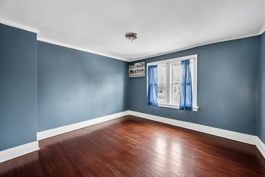 More Photos Of 307 Clinton St, Hempstead Storefront Retail Residential For Sale