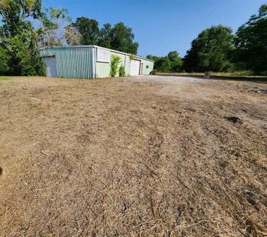 More Photos Of 610 New York St, Navasota Flex For Sale