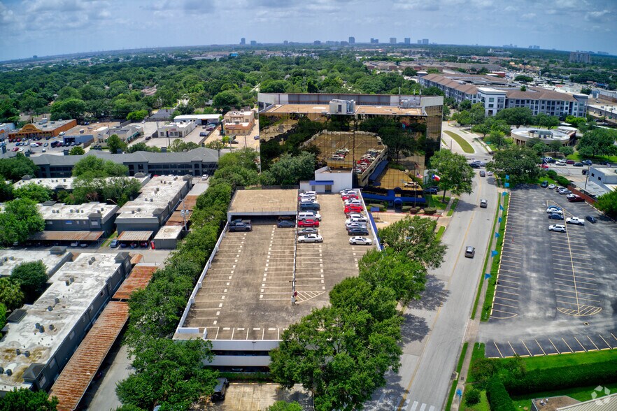 More Photos Of 2909 Hillcroft Ave, Houston Office For Sale