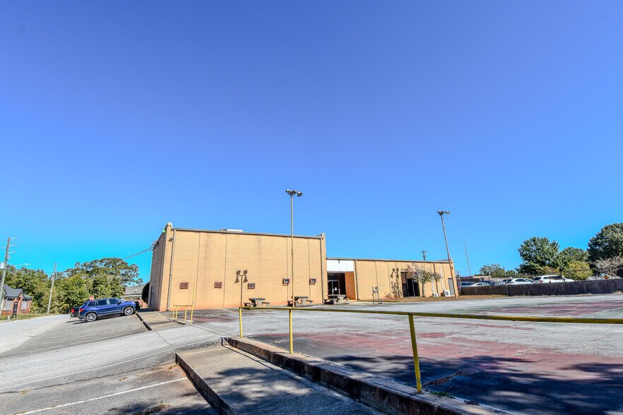 More Photos Of 16 Jackson St, Zebulon Light Distribution For Sale