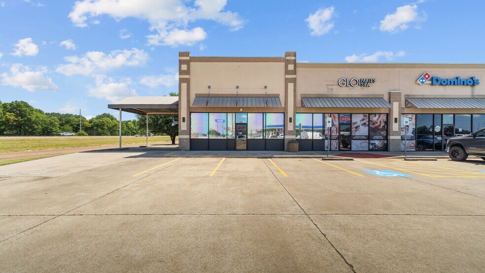 More Photos Of 900 James Bowie Dr, New Boston General Retail For Lease