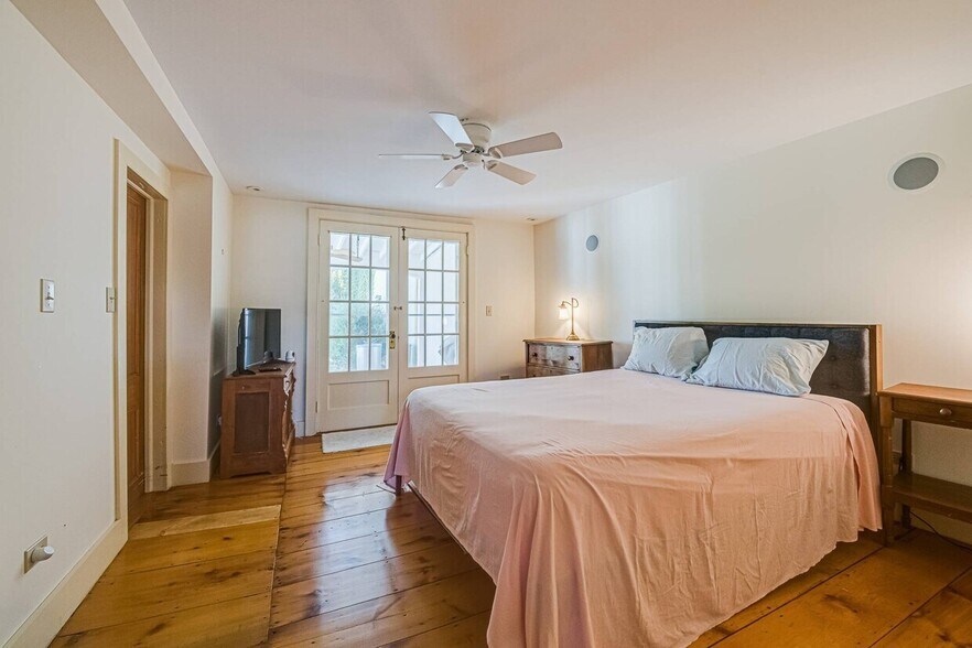 More Photos Of , Sag Harbor General Retail For Sale