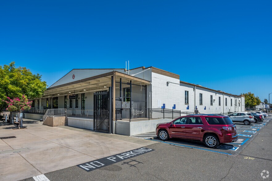 More Photos Of 5012-5116 Dudley Blvd, Mcclellan Flex For Lease