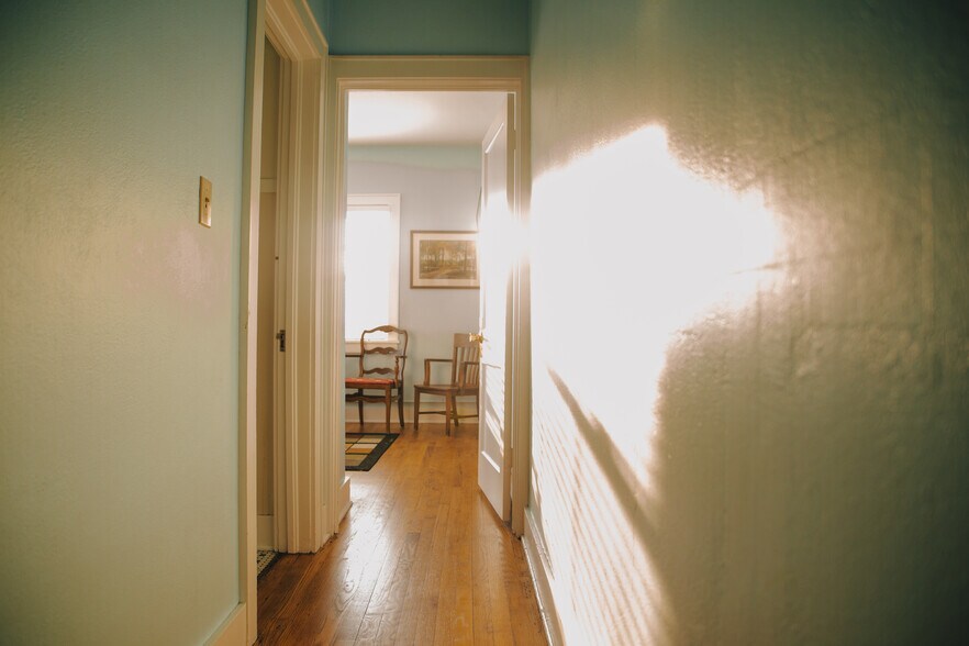 More Photos Of 355 N College Ave, Fayetteville Office For Sale