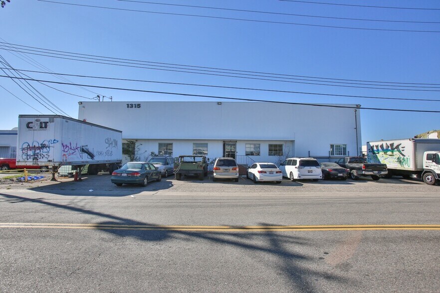 More Photos Of 1315 S Claudina St, Anaheim Warehouse For Lease
