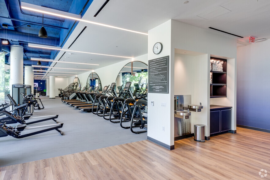 More Photos Of 2011 Crystal Dr, Arlington Office For Lease