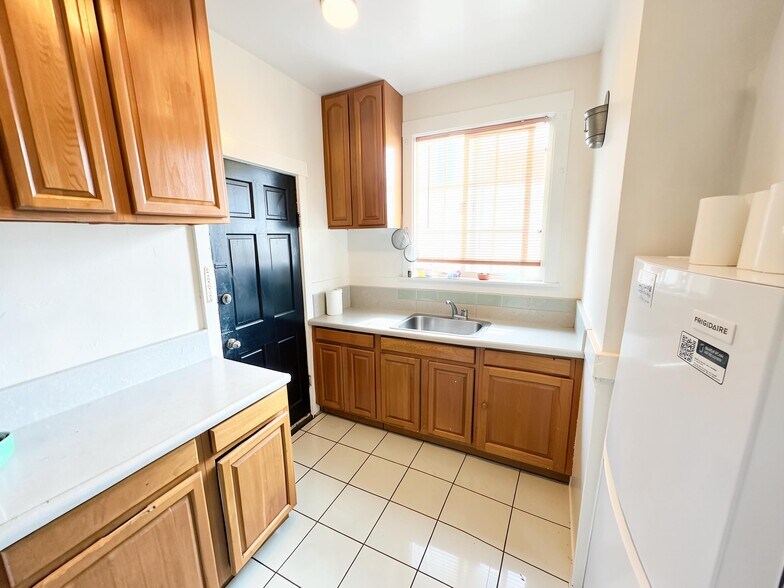 More Photos Of 3040 E 19th St, Oakland Apartments For Sale