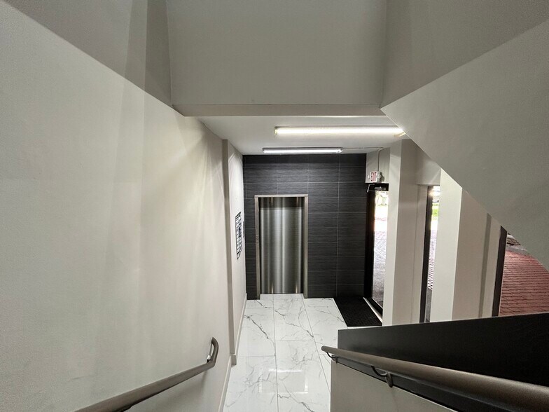 More Photos Of 4121-4141 NW 5th St, Plantation Medical For Sale