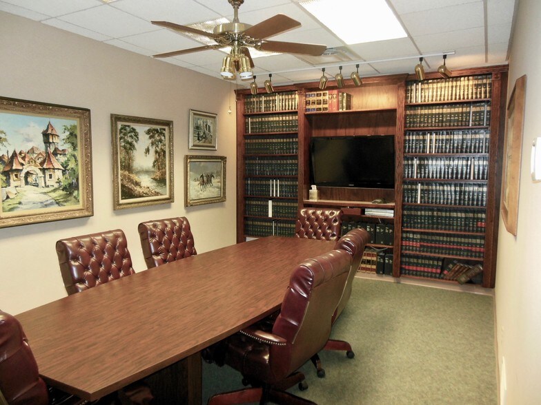 More Photos Of 200-290 E 90th Dr, Merrillville Medical For Lease