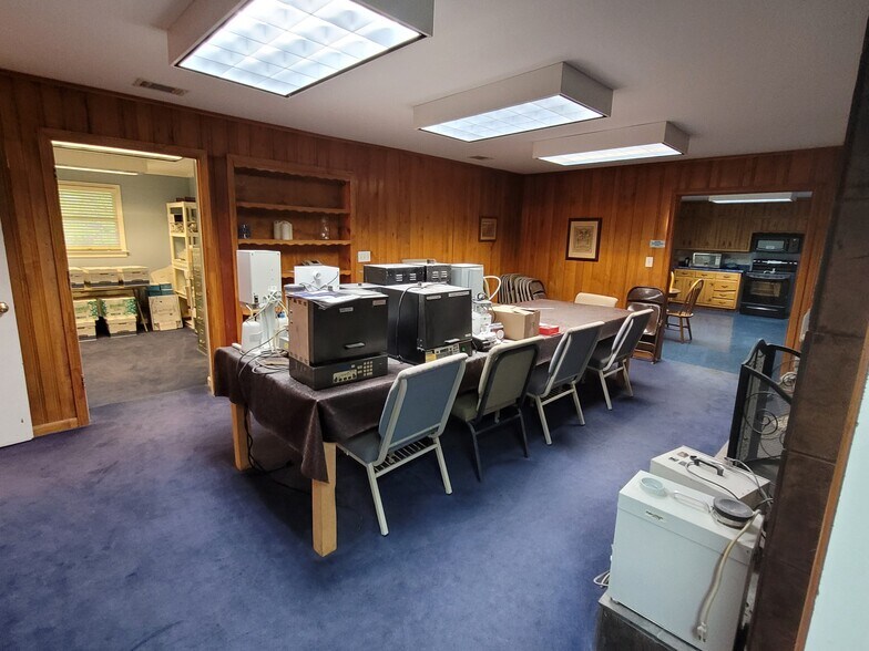 More Photos Of 2228 Scenic Dr, Snellville Office Residential For Sale