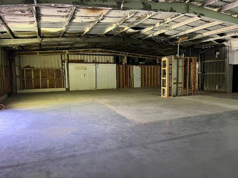 More Photos Of 508 Cobb Pky NE, Marietta Warehouse For Sale