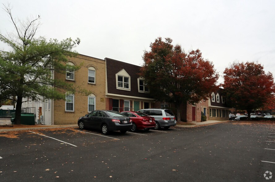 More Photos Of 15720-15754 Crabbs Branch Way, Rockville Showroom For Lease
