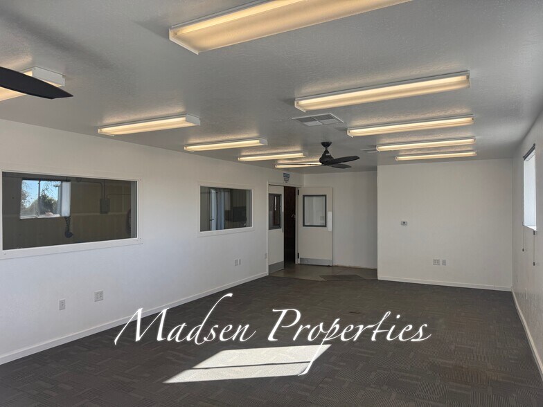 More Photos Of 1115 Ewald Ct, Paradise Manufacturing For Lease