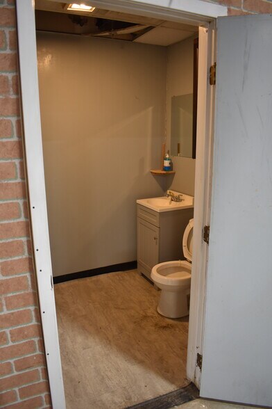 More Photos Of 216 Industrial Dr, Ridgeland Warehouse For Sale