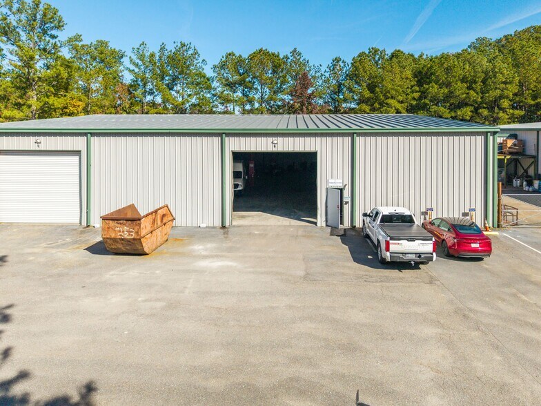 More Photos Of 3270 Benchmark Dr, Ladson Manufacturing For Lease
