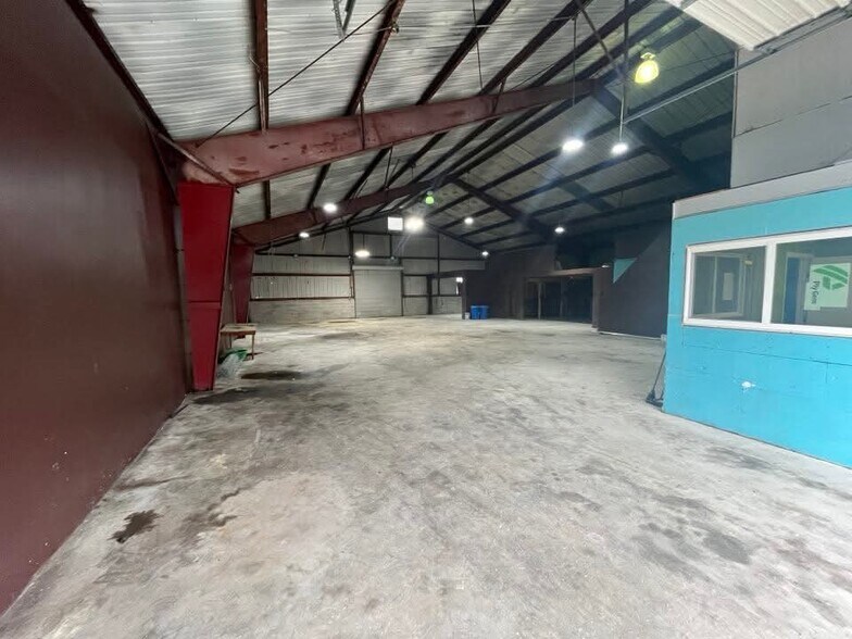 More Photos Of 6912 Calhoun Rd, Houston Warehouse For Sale