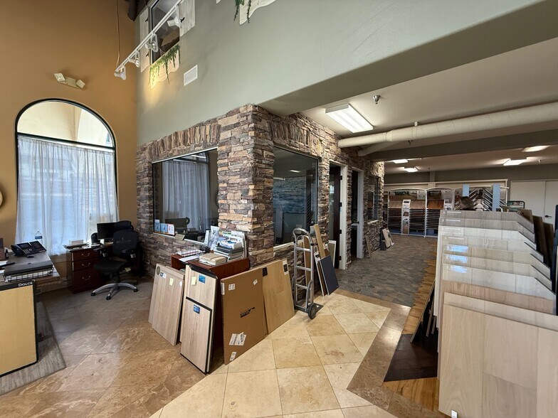 More Photos Of 28350 Roadside Dr, Agoura Hills Storefront For Lease