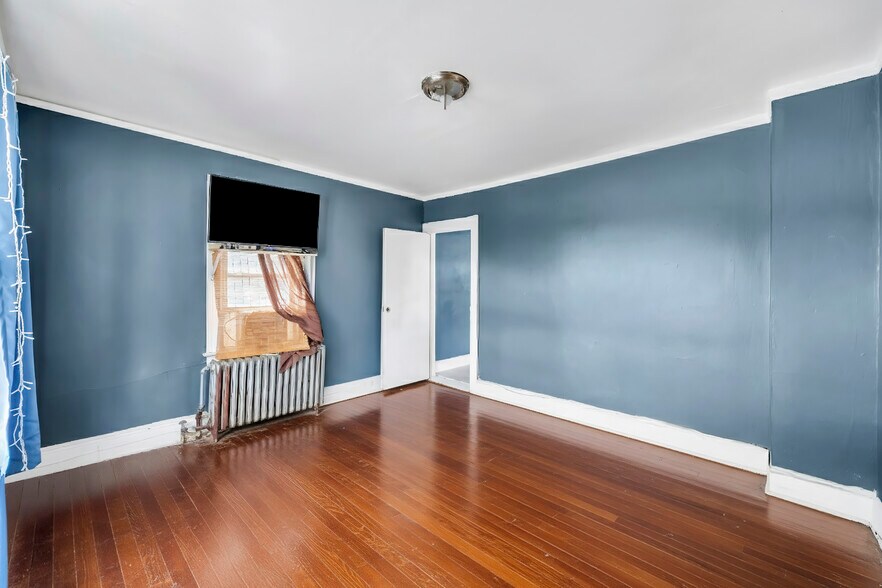 More Photos Of 307 Clinton St, Hempstead Storefront Retail Residential For Sale