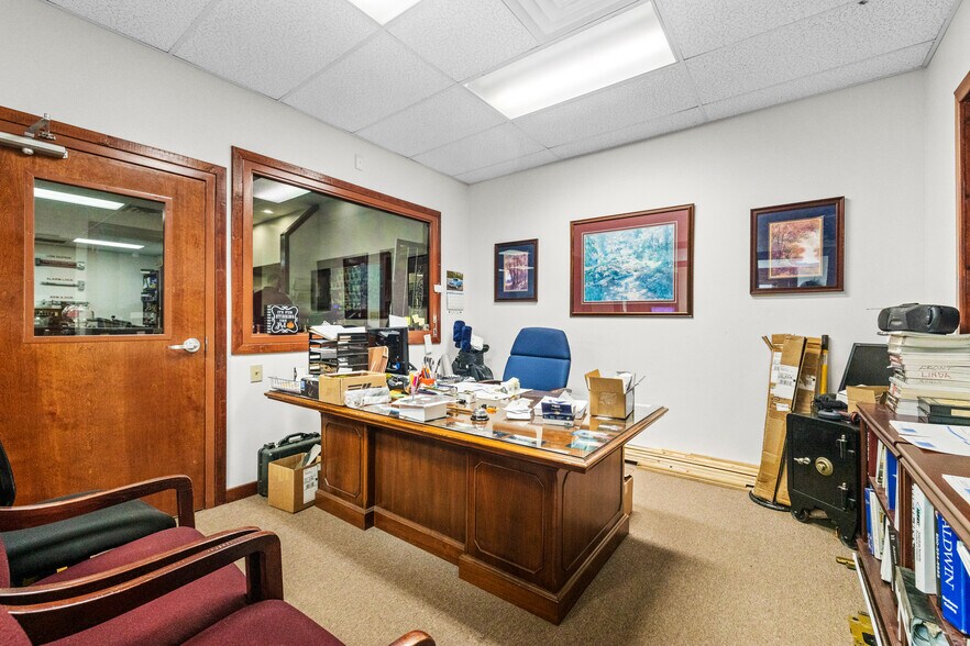 More Photos Of 622 N Central St, Knoxville General Retail For Sale