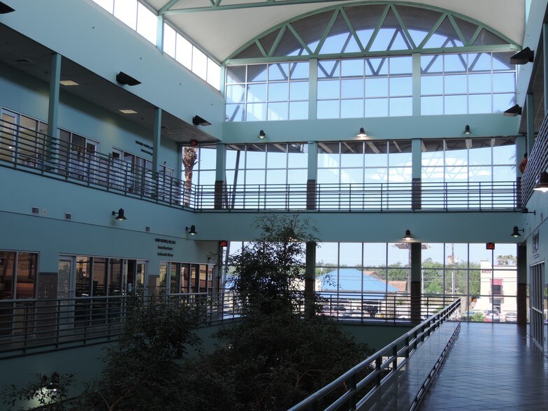 More Photos Of 6801 McPherson Rd, Laredo Medical For Lease