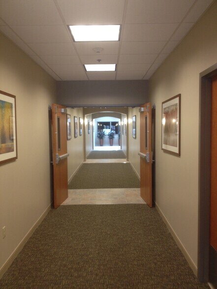 More Photos Of 19 Keewaydin Dr, Salem Research And Development For Lease