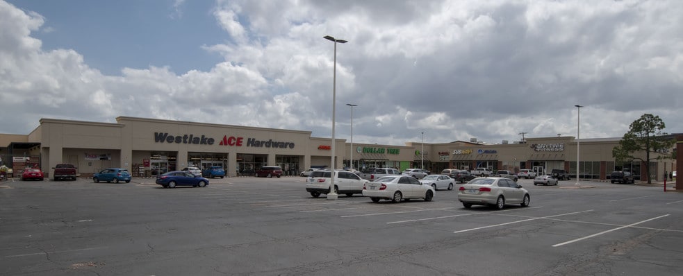More Photos Of 7120-7140 NW 23rd St, Bethany Unknown For Lease