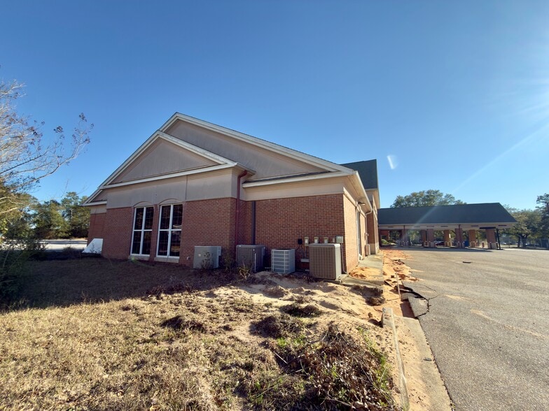 More Photos Of 5061 N 12th Ave, Pensacola Bank For Lease