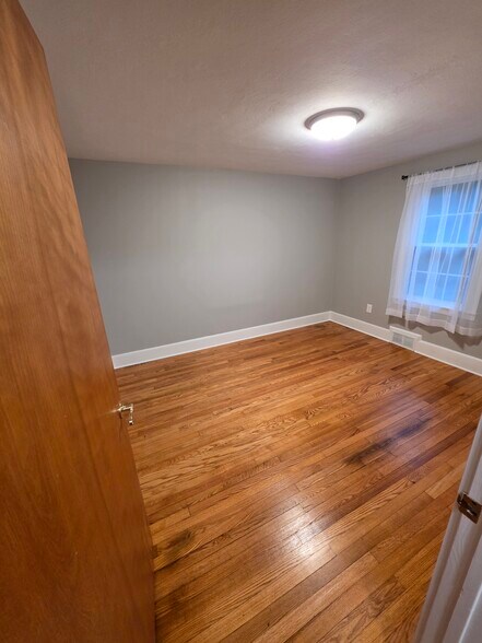 More Photos Of 1062 Portland Cobalt Rd, Portland Office For Lease