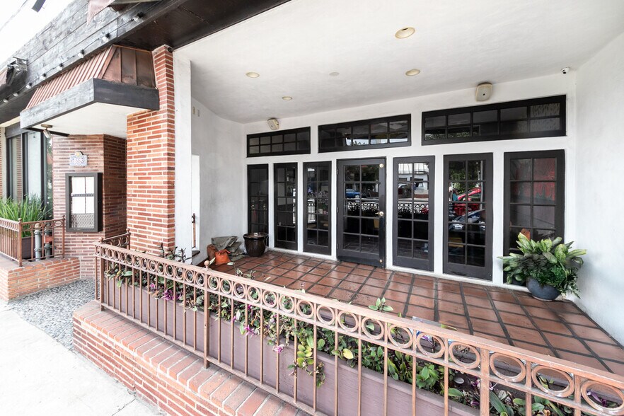 More Photos Of 1551 Westwood Blvd, Los Angeles Restaurant For Sale