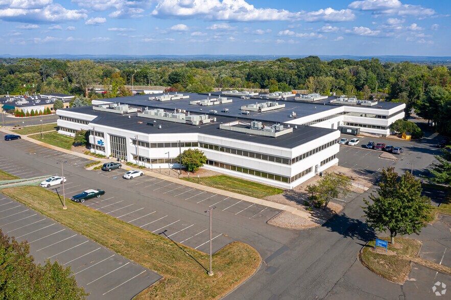 More Photos Of 80 Lamberton Rd, Windsor Office For Lease