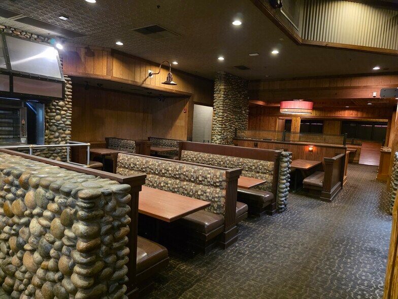 More Photos Of 250 Harding Blvd, Roseville Restaurant For Sale