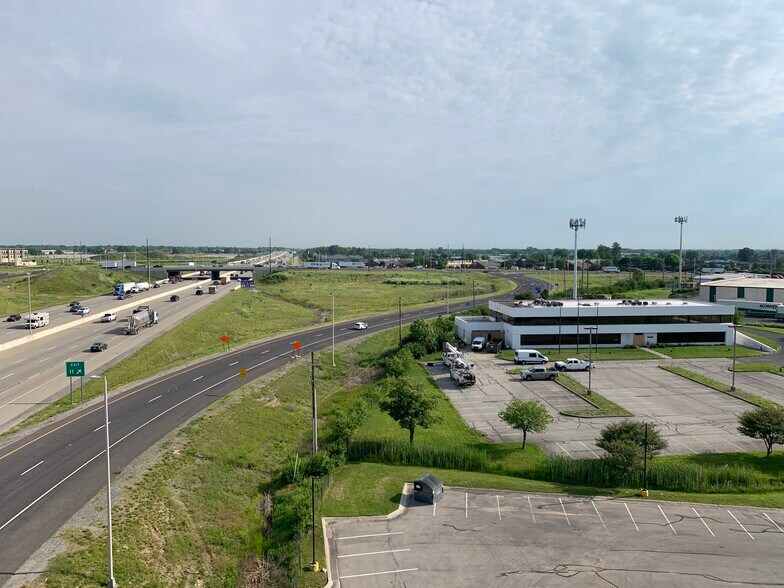 More Photos Of 5850 Fortune Cir W, Indianapolis Flex For Sale