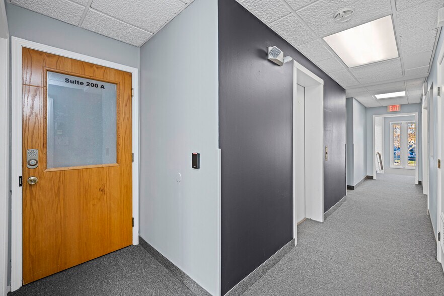 More Photos Of 30521 Schoenherr Rd, Warren Medical For Lease