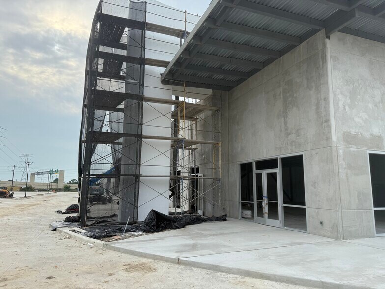 More Photos Of 1320 W League City Pky, League City Storefront For Lease