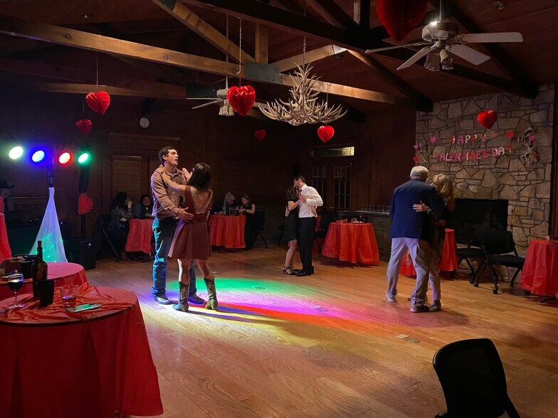 More Photos Of 205 SW Barnard St, Glen Rose Hotel For Sale