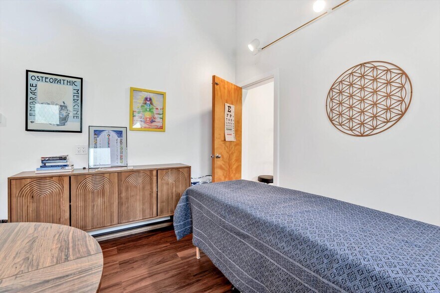 More Photos Of 1049 Main St, West Barnstable Medical For Sale
