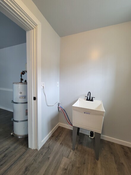 More Photos Of 311 NW Kerron Ave, Winlock Office Residential For Sale