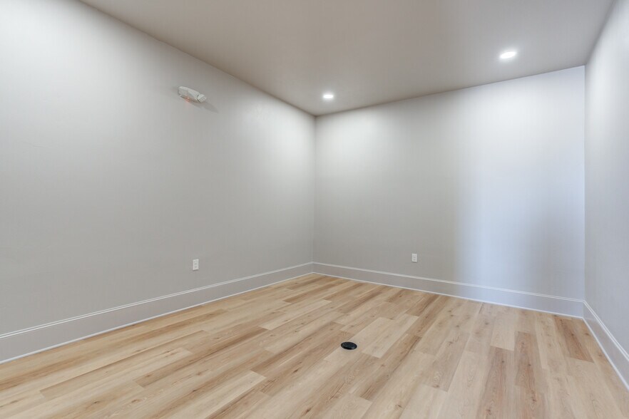 More Photos Of 1420 N Slide Rd, Lubbock Unknown For Lease