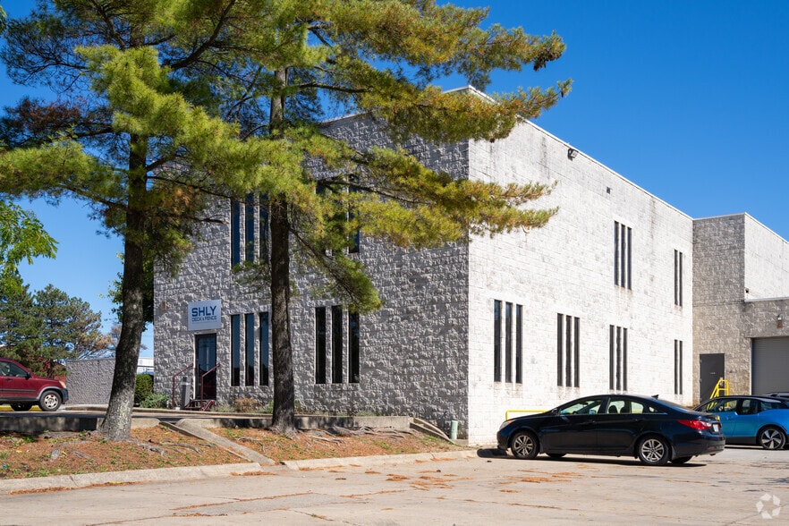 More Photos Of 1489 Kelly Ave, Akron Manufacturing For Lease