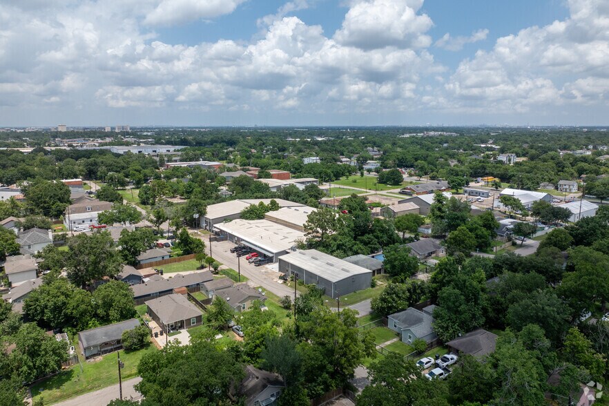 More Photos Of 6501 Goforth St, Houston Warehouse For Lease
