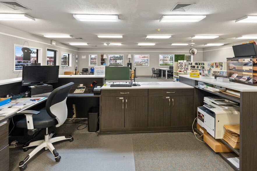 More Photos Of 421 US Highway 80 W, Garden City Freestanding For Lease