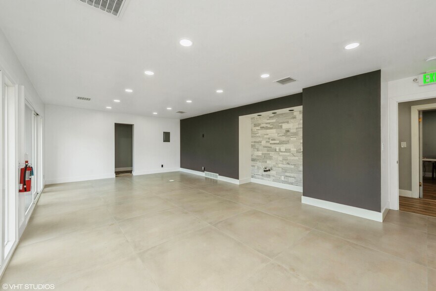 More Photos Of 711 N 1st St, Dekalb Office For Lease