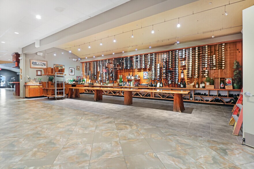 More Photos Of 4351 NE 12th Ter, Oakland Park Restaurant For Sale