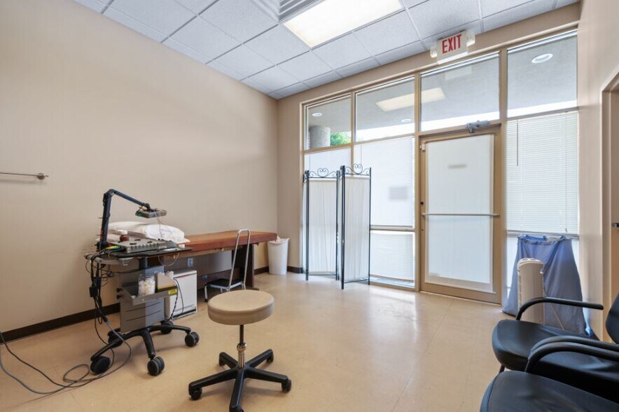 More Photos Of 781 Weatherly Dr, Clarksville Medical For Sale