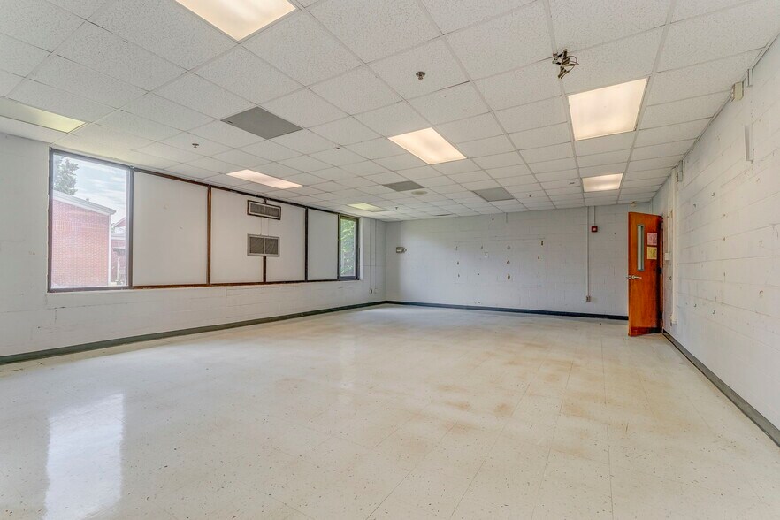 More Photos Of 13 Rome Rd SW, Cave Spring Office For Sale