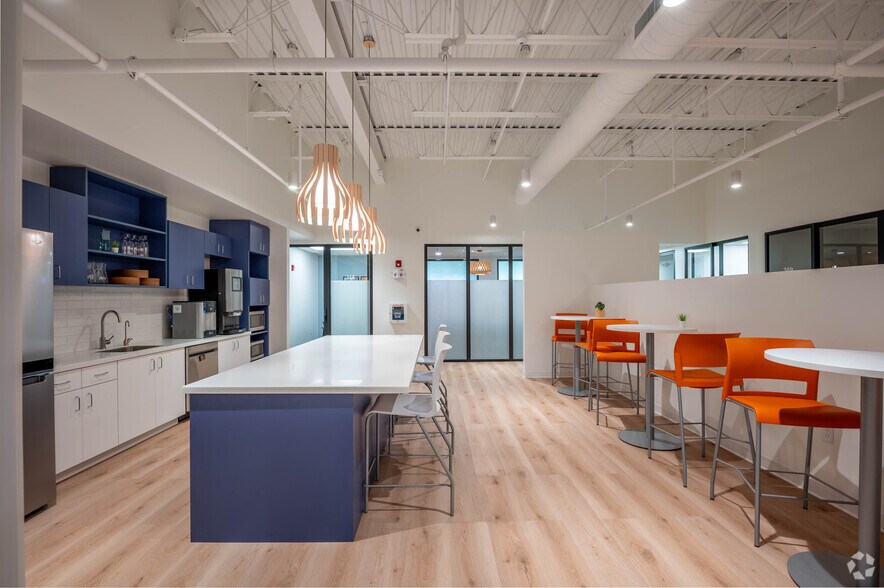 More Photos Of 550 Congressional Blvd, Carmel Loft Creative Space For Lease